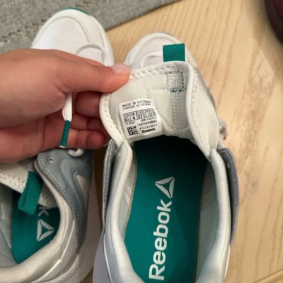 REBOOK RUNNING SHOES - Picture 11 of 13